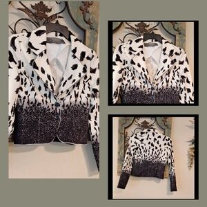 SAO PAULO Stylish Black and White Blazer. Excellent Condition NWOT Size 4